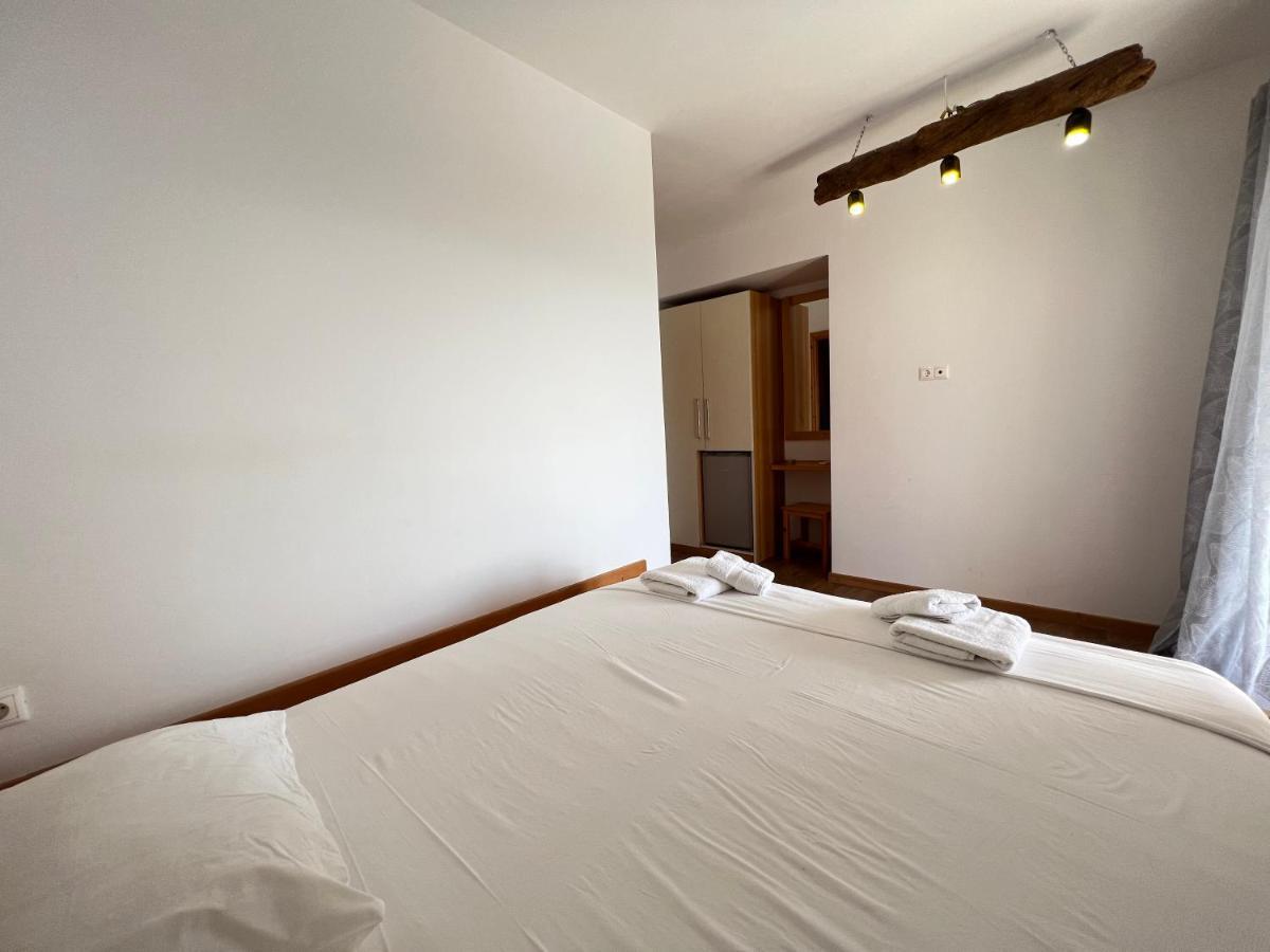 Argileos Rooms Himare Esterno foto