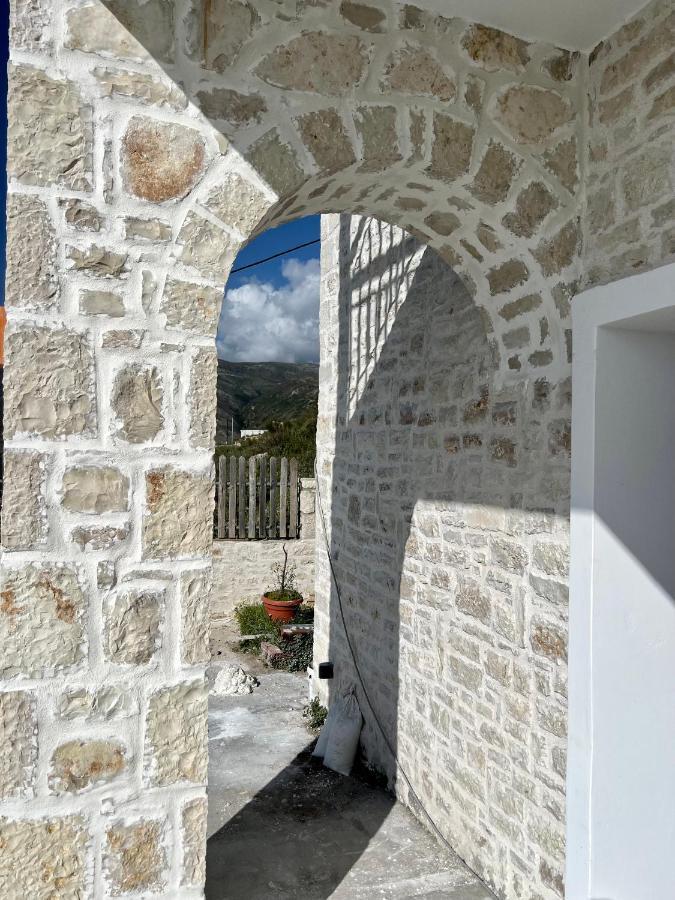 Argileos Rooms Himare Esterno foto